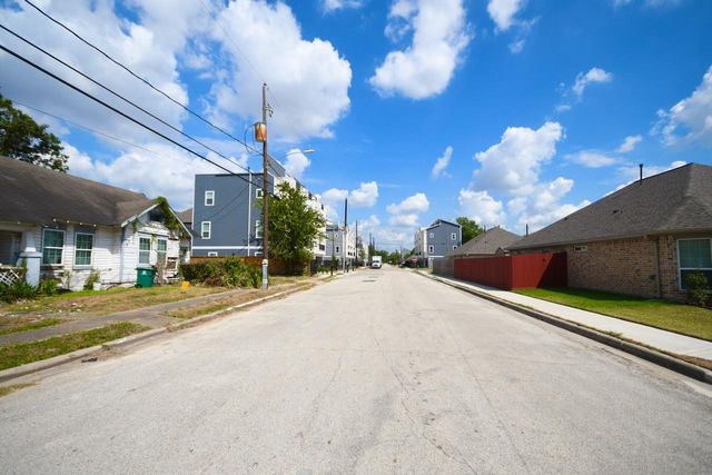 3036 Dennis Street, Houston, TX 77004
