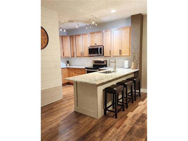 1240 County Road D #3, Maplewood, MN 55109