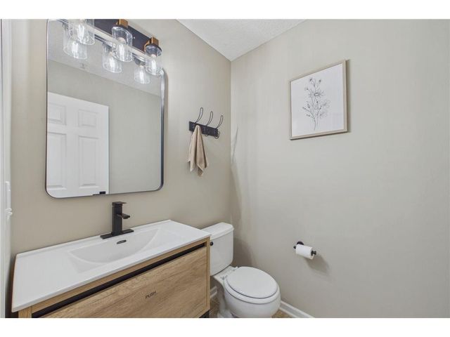 1240 County Road D #3, Maplewood, MN 55109