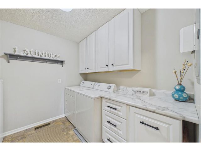 1240 County Road D #3, Maplewood, MN 55109