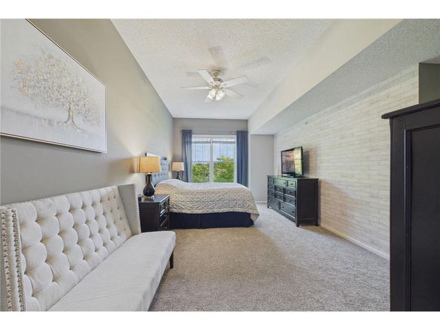 1240 County Road D #3, Maplewood, MN 55109