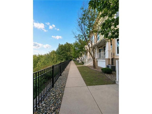 1240 County Road D #3, Maplewood, MN 55109