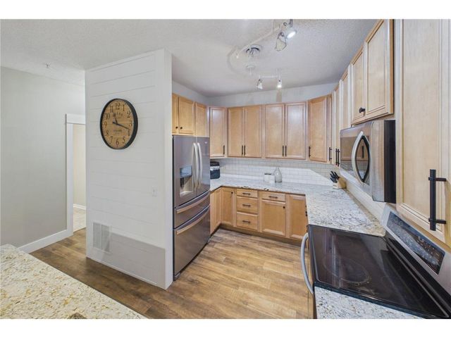 1240 County Road D #3, Maplewood, MN 55109