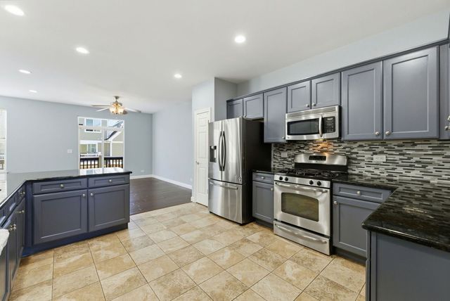 218 Goldenrod Drive 218, Elgin, IL 60124