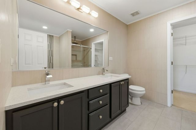 218 Goldenrod Drive 218, Elgin, IL 60124