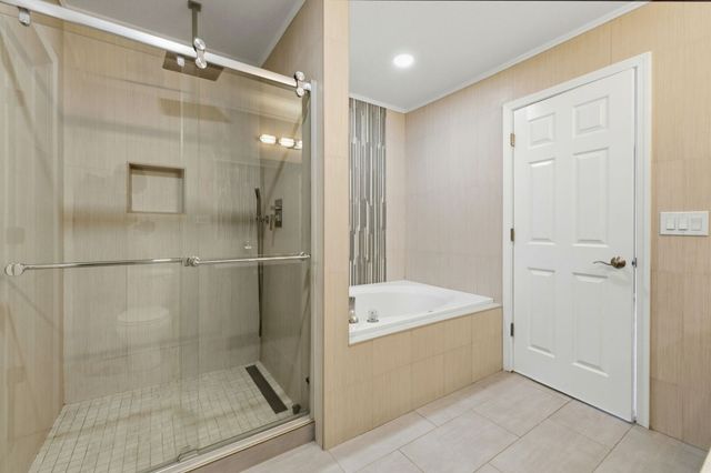 218 Goldenrod Drive 218, Elgin, IL 60124