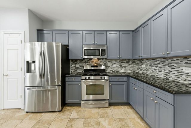 218 Goldenrod Drive 218, Elgin, IL 60124