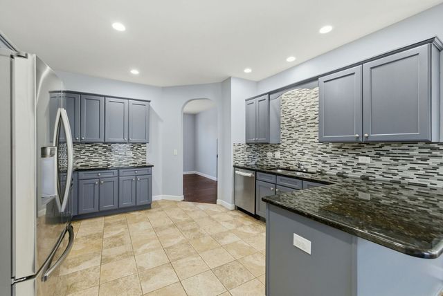 218 Goldenrod Drive 218, Elgin, IL 60124