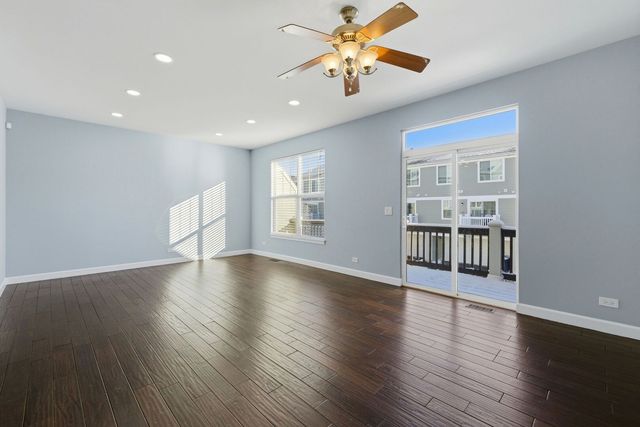 218 Goldenrod Drive 218, Elgin, IL 60124