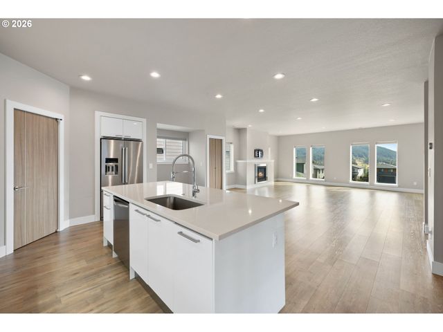 9985 Se ELDERBERRY St, Happy Valley, OR 97086