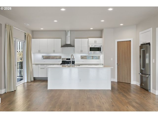 9985 Se ELDERBERRY St, Happy Valley, OR 97086