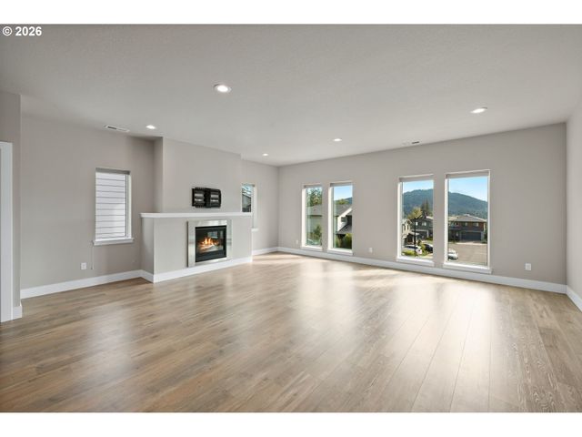 9985 Se ELDERBERRY St, Happy Valley, OR 97086