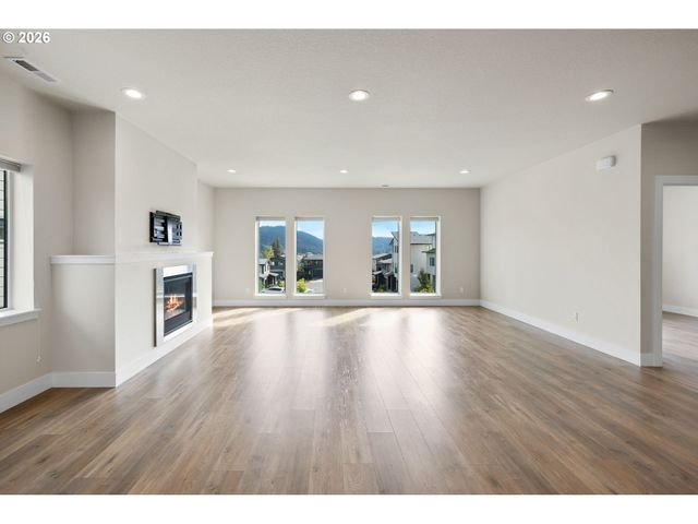 9985 Se ELDERBERRY St, Happy Valley, OR 97086