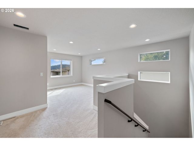 9985 Se ELDERBERRY St, Happy Valley, OR 97086