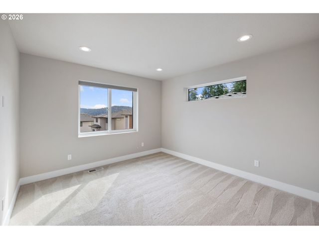9985 Se ELDERBERRY St, Happy Valley, OR 97086