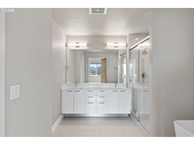 9985 Se ELDERBERRY St, Happy Valley, OR 97086