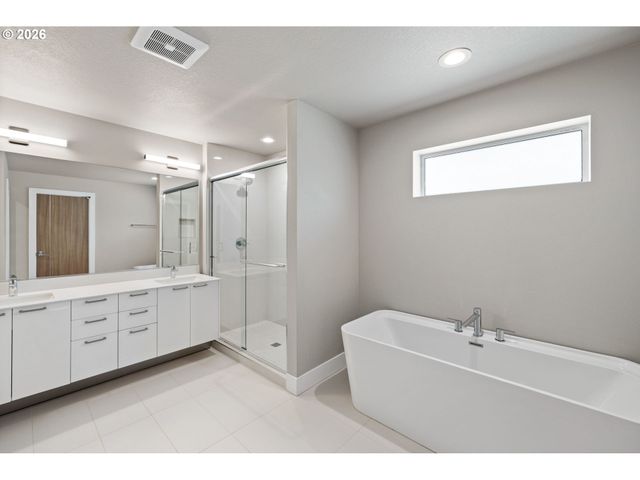 9985 Se ELDERBERRY St, Happy Valley, OR 97086