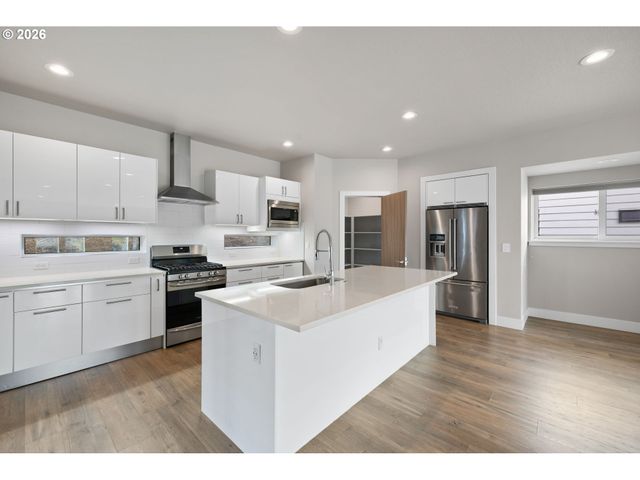 9985 Se ELDERBERRY St, Happy Valley, OR 97086