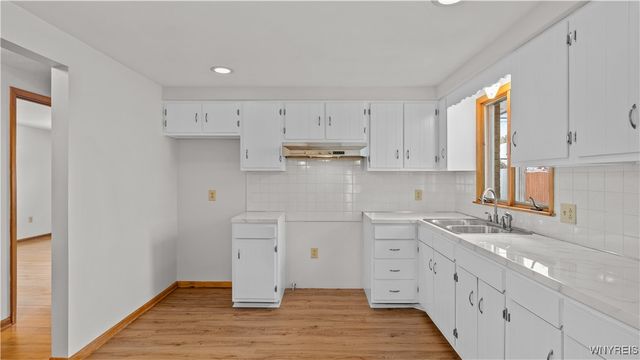 59 Cresthaven Drive, West Seneca, NY 14224