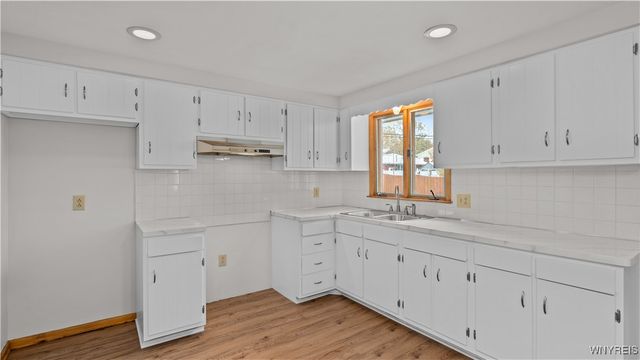 59 Cresthaven Drive, West Seneca, NY 14224