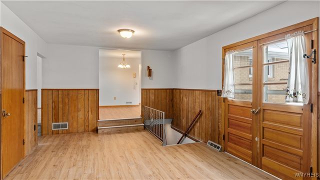 59 Cresthaven Drive, West Seneca, NY 14224