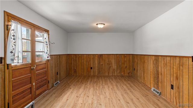 59 Cresthaven Drive, West Seneca, NY 14224