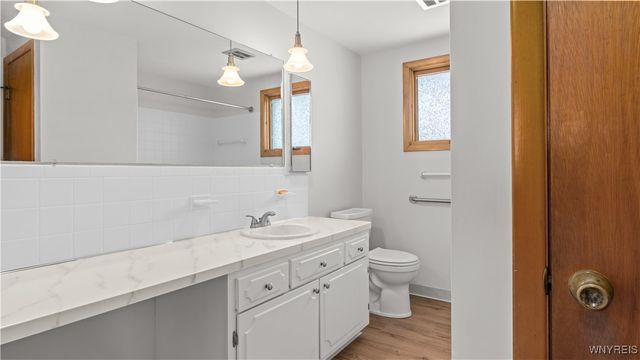 59 Cresthaven Drive, West Seneca, NY 14224