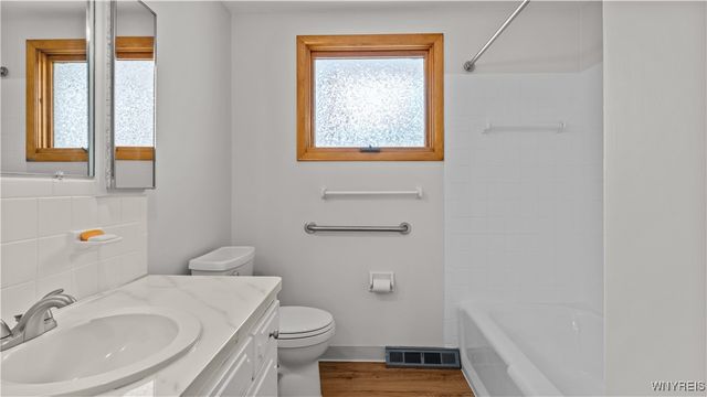 59 Cresthaven Drive, West Seneca, NY 14224