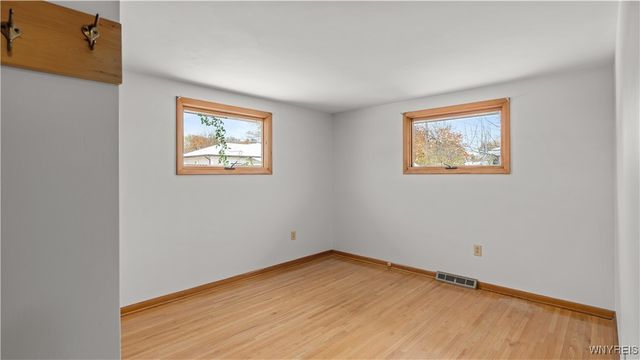 59 Cresthaven Drive, West Seneca, NY 14224