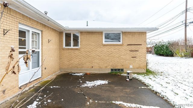 59 Cresthaven Drive, West Seneca, NY 14224