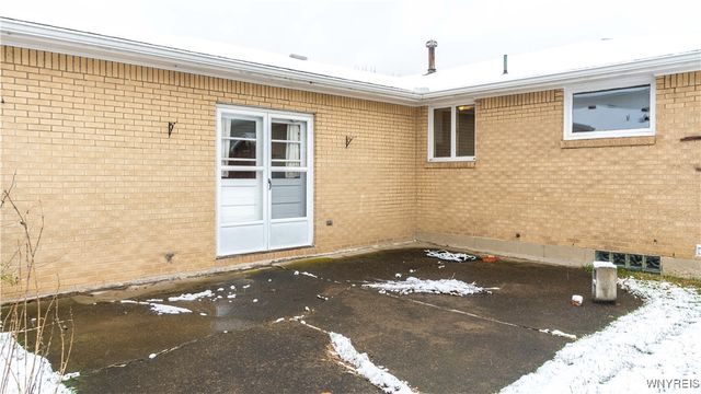 59 Cresthaven Drive, West Seneca, NY 14224