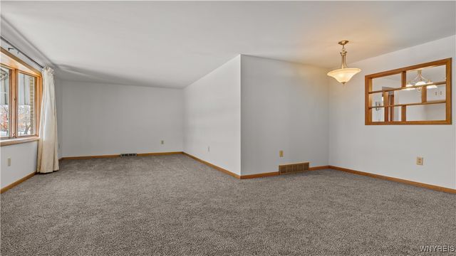 59 Cresthaven Drive, West Seneca, NY 14224