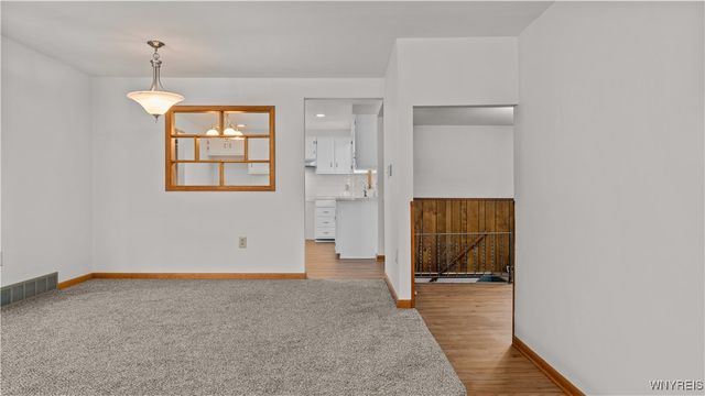 59 Cresthaven Drive, West Seneca, NY 14224