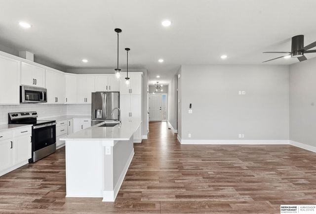17510 Robin Drive, Omaha, NE 68136