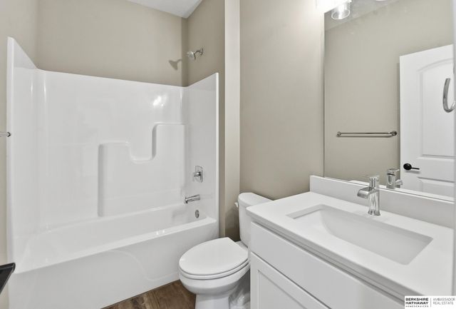 17510 Robin Drive, Omaha, NE 68136