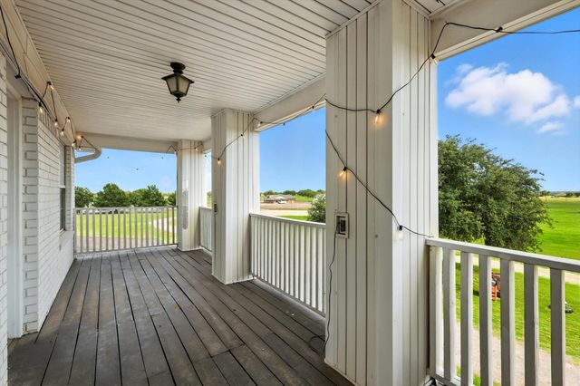 185 Quail Run Court, Decatur, TX 76234