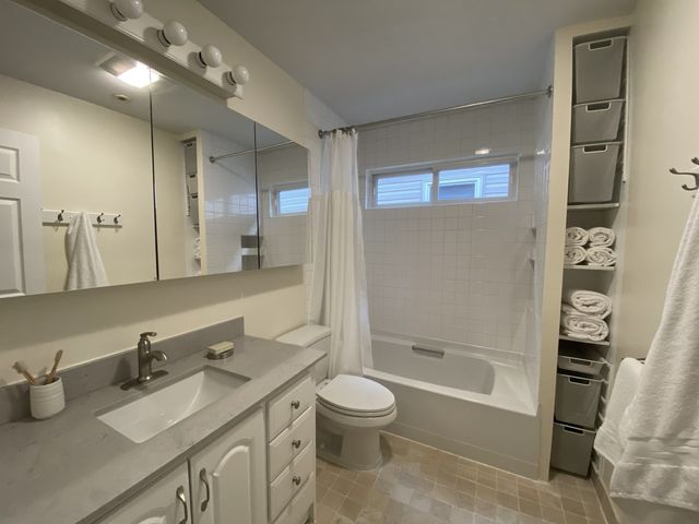 4114 N Bell Avenue, Chicago, IL 60618