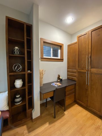 4114 N Bell Avenue, Chicago, IL 60618