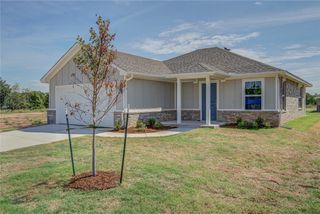 2325 S 28th Terrace, Chickasha, OK 73018