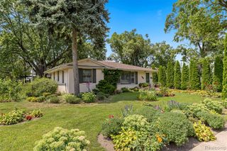 5648 Hipp Street, Dearborn Heights, MI 48125