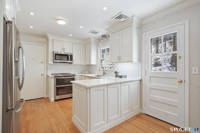 39 McIntosh Road, Stamford, CT 06903