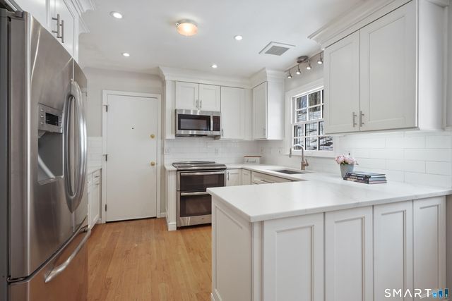 39 McIntosh Road, Stamford, CT 06903