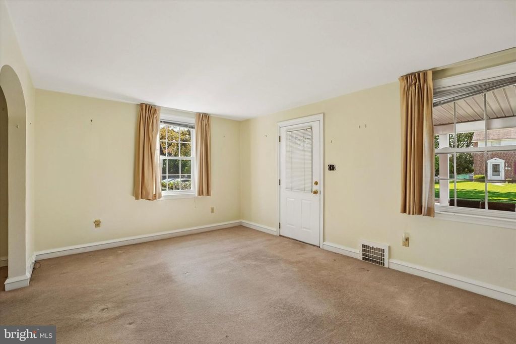525 ACHILLE RD, HAVERTOWN, PA 19083 — photo 2