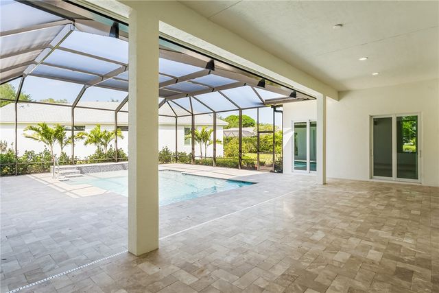 236 Oak Hammock Circle SW, Vero Beach, FL 32962