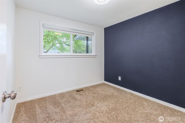 16925 SE 252nd Place, Covington, WA 98042
