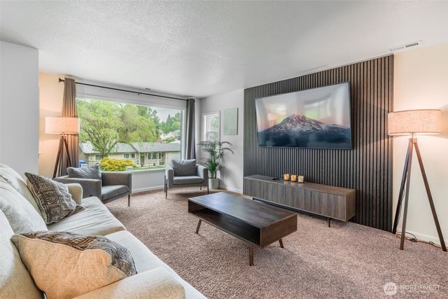 16925 SE 252nd Place, Covington, WA 98042