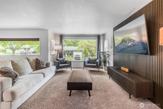 16925 SE 252nd Place, Covington, WA 98042