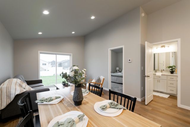 6422 82nd Avenue S, Horace, ND 58047