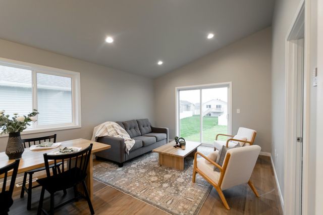 6422 82nd Avenue S, Horace, ND 58047