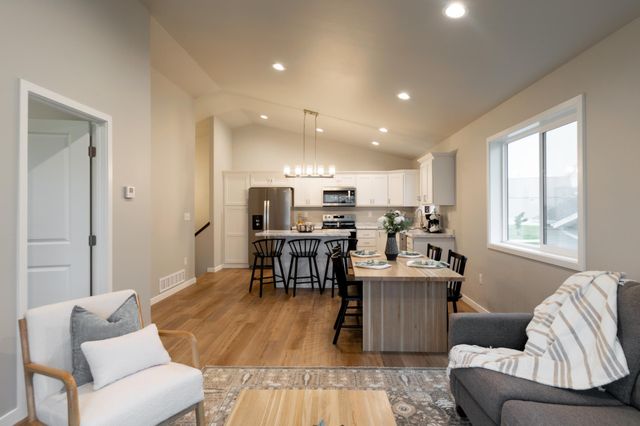 6422 82nd Avenue S, Horace, ND 58047